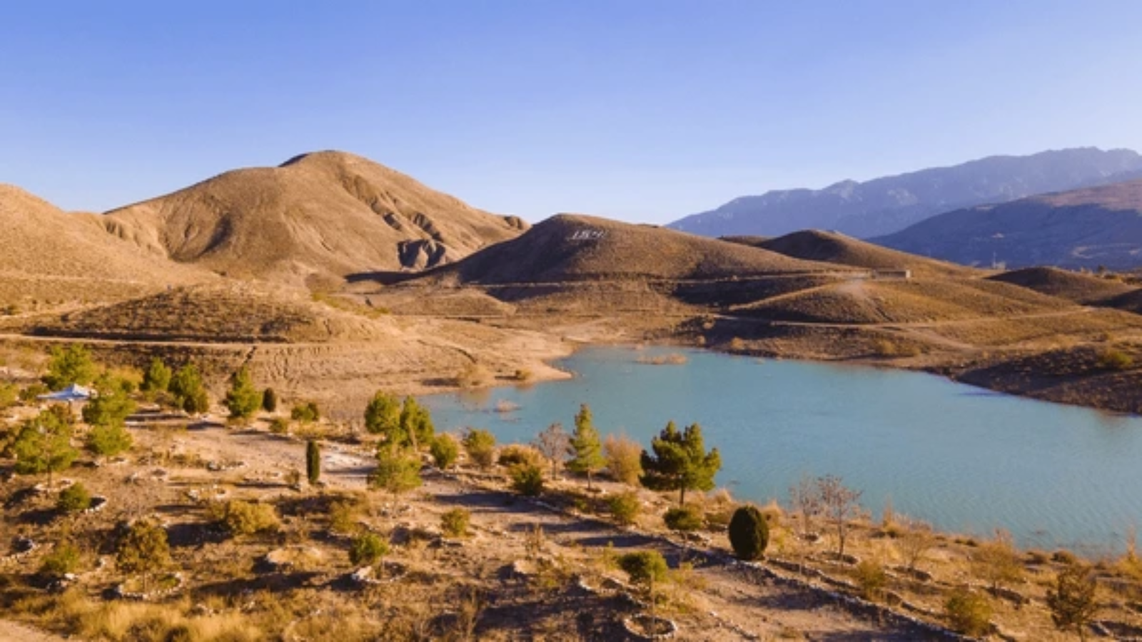 view-lake-quetta-600nw-2260668443